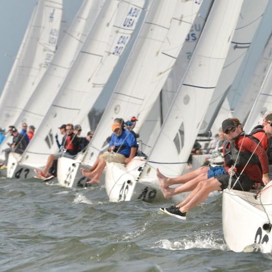 Opkryds i kapsejlads. Køb kurset i hvordan du sejler opad banen i en kapsejlads.